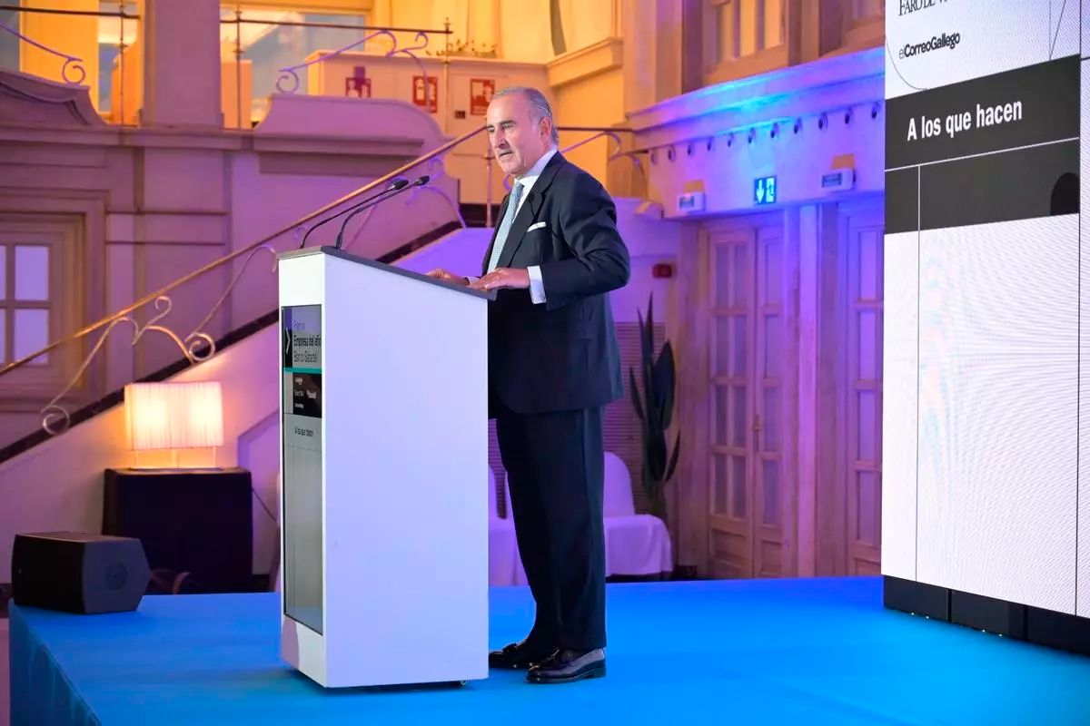 El director general de Sabadell Gallego i director general adjunt de Banco Sabadell, Pablo Junceda, durant el seu discurs en l’obertura de la gala. / Carlos Pardellas / Casteleiro / Gus de la Paz